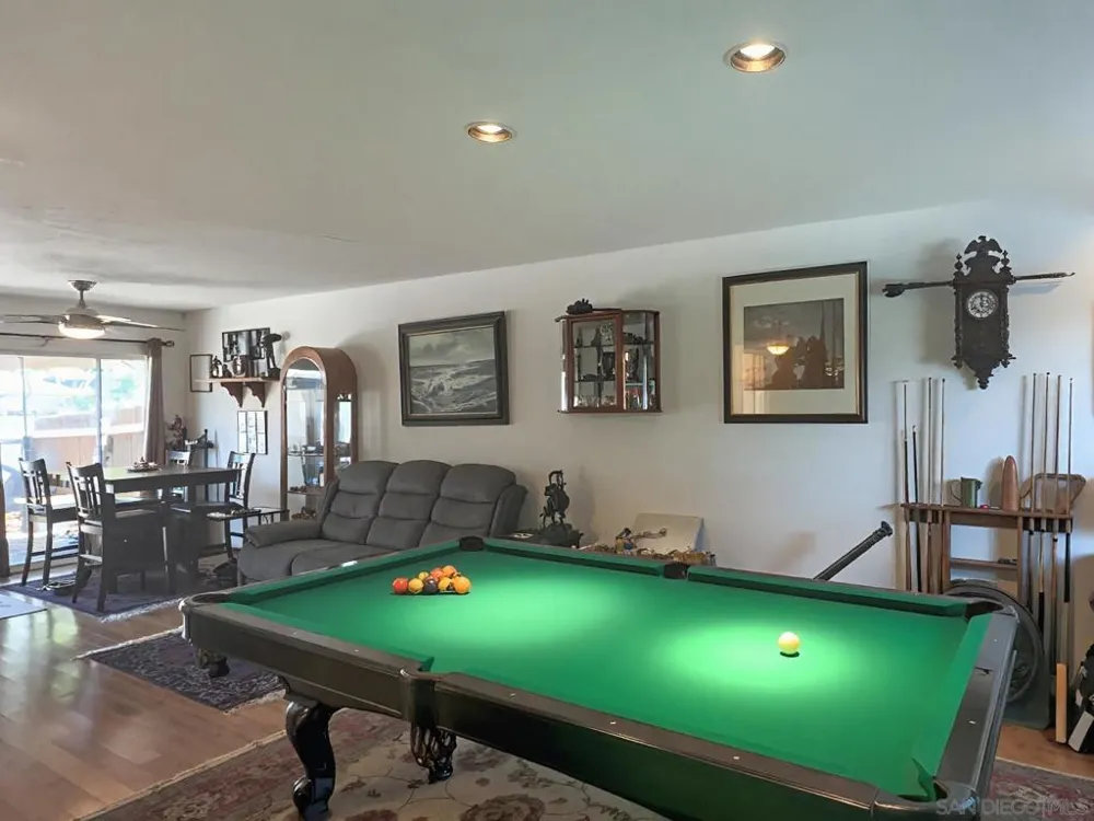10618 QUEEN JESSICA LN Santee, CA 92071