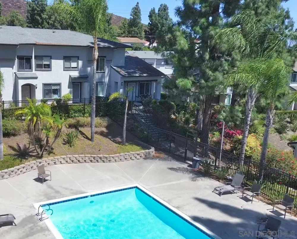 10618 QUEEN JESSICA LN Santee, CA 92071