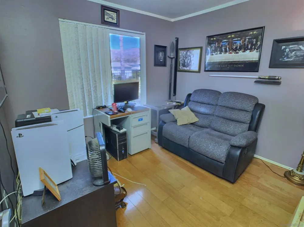 10618 QUEEN JESSICA LN Santee, CA 92071