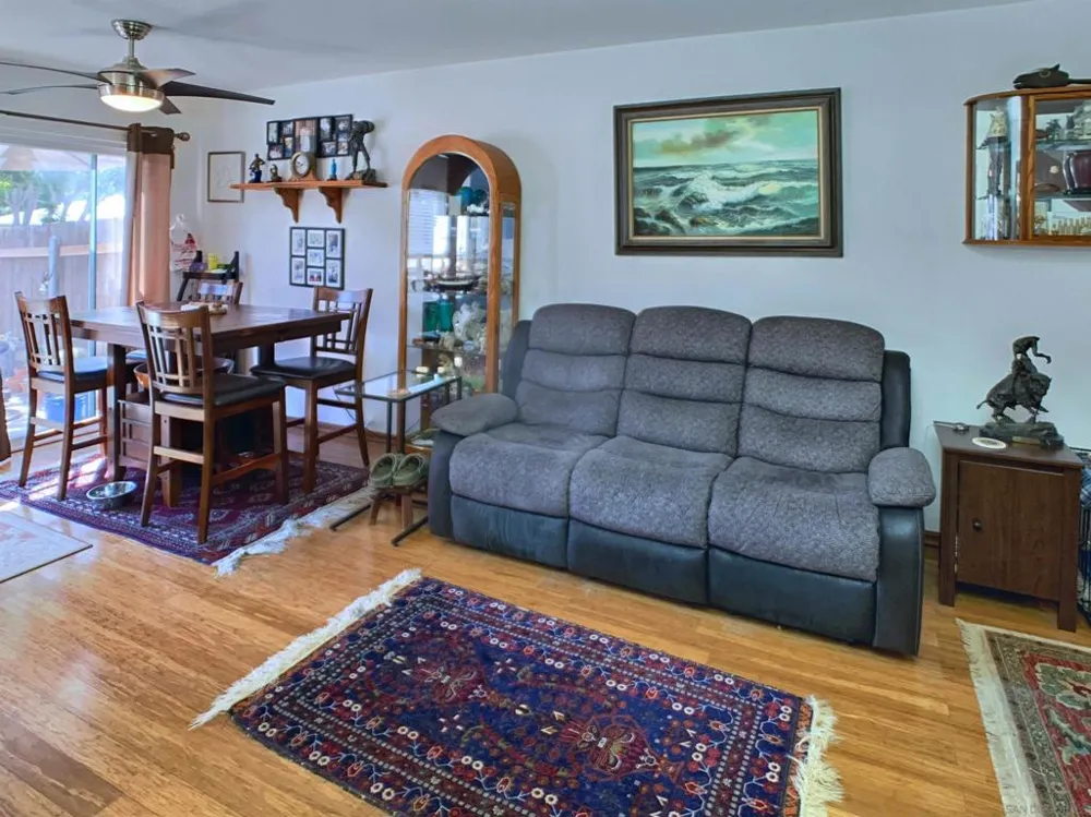 10618 QUEEN JESSICA LN Santee, CA 92071