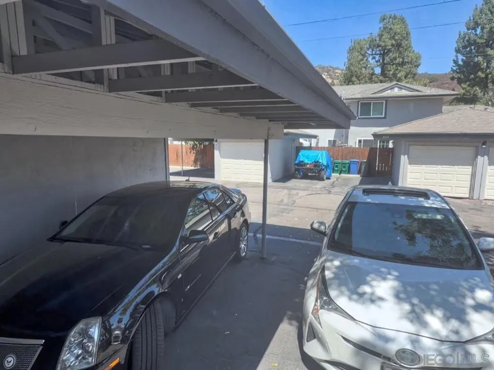 10618 QUEEN JESSICA LN Santee, CA 92071