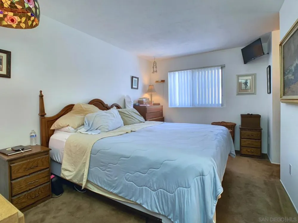 10618 QUEEN JESSICA LN Santee, CA 92071