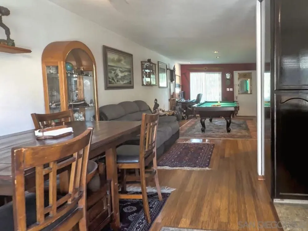 10618 QUEEN JESSICA LN Santee, CA 92071