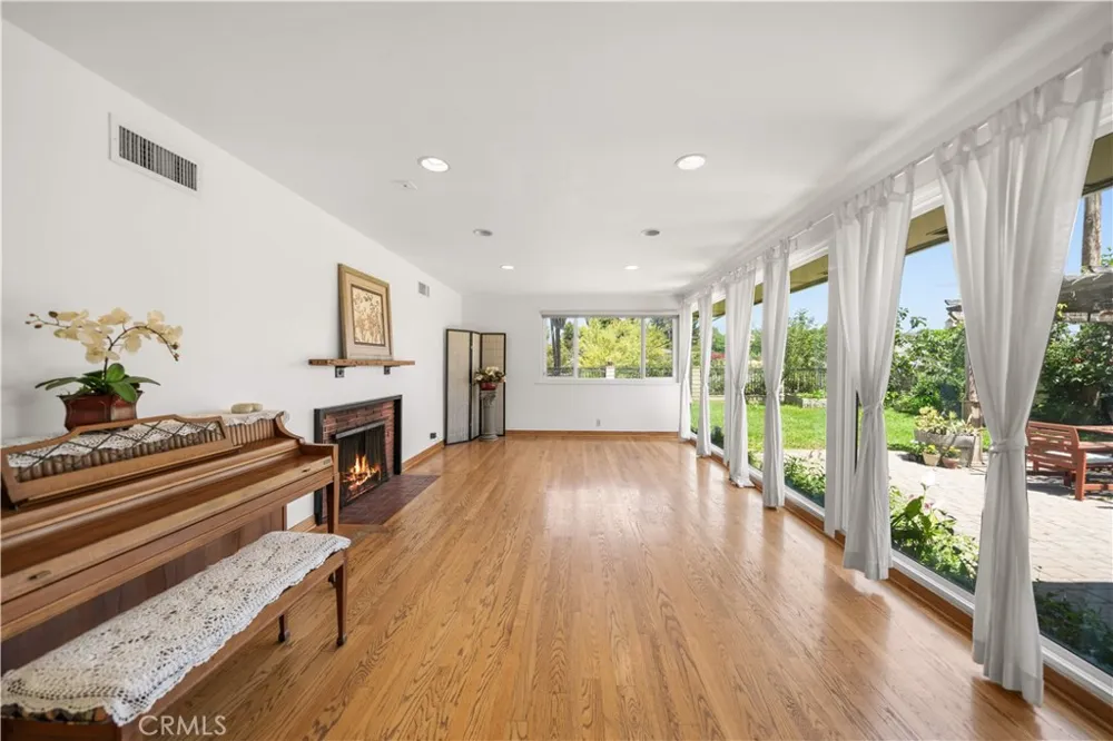 1033 S Isabella Monterey Park, CA 91754