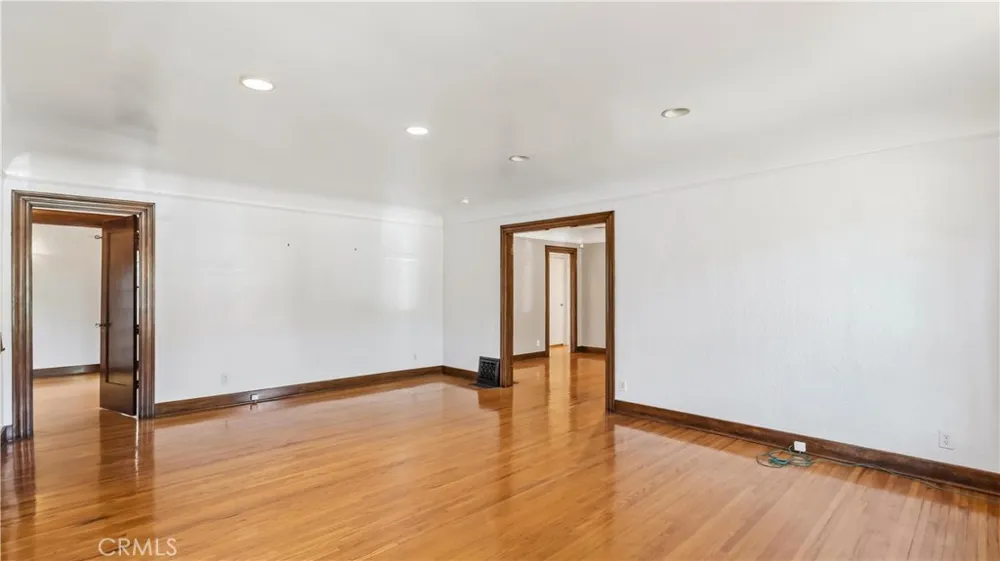 439 S Grand Oaks Ave Pasadena, CA 91107