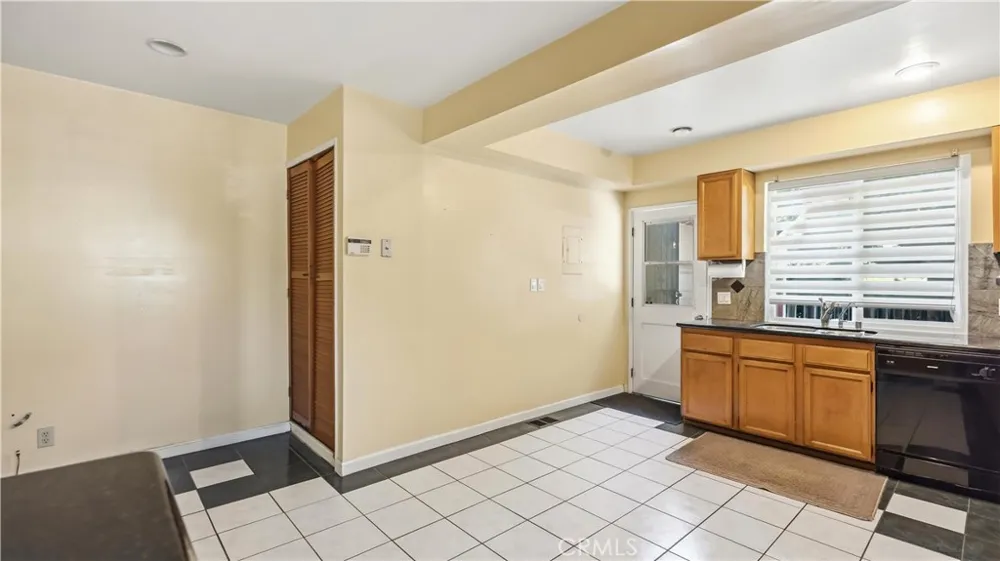 439 S Grand Oaks Ave Pasadena, CA 91107