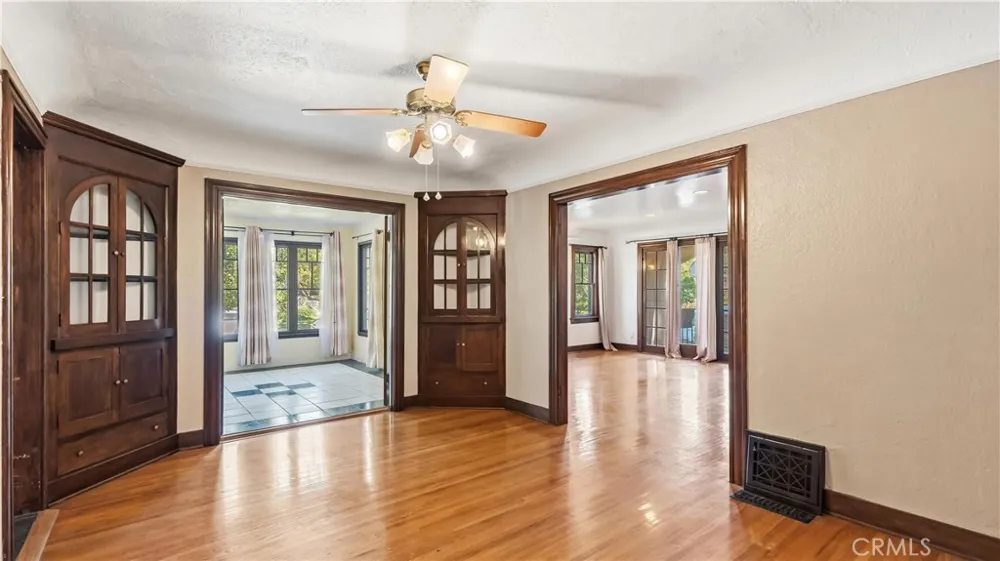 439 S Grand Oaks Ave Pasadena, CA 91107