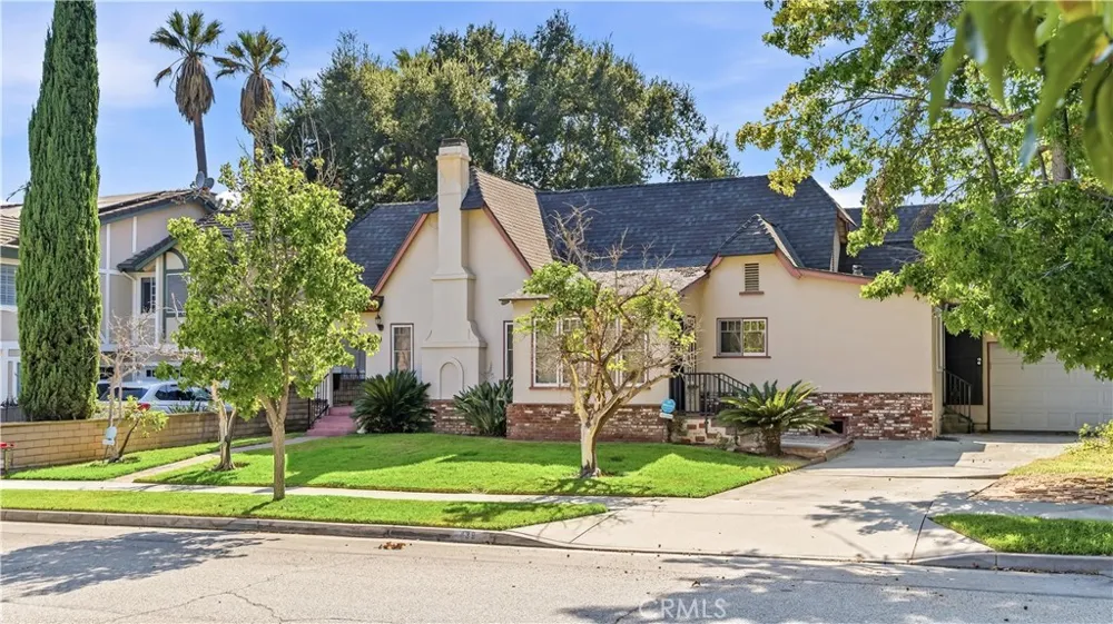 439 S Grand Oaks Ave Pasadena, CA 91107