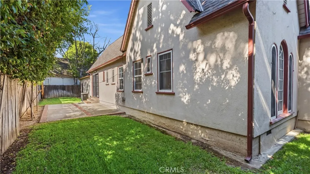 439 S Grand Oaks Ave Pasadena, CA 91107