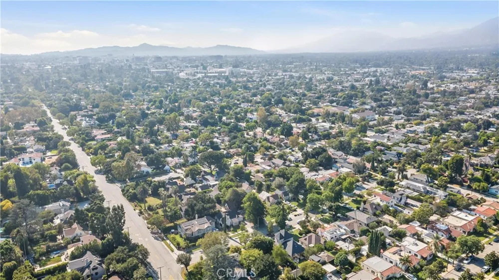 439 S Grand Oaks Ave Pasadena, CA 91107