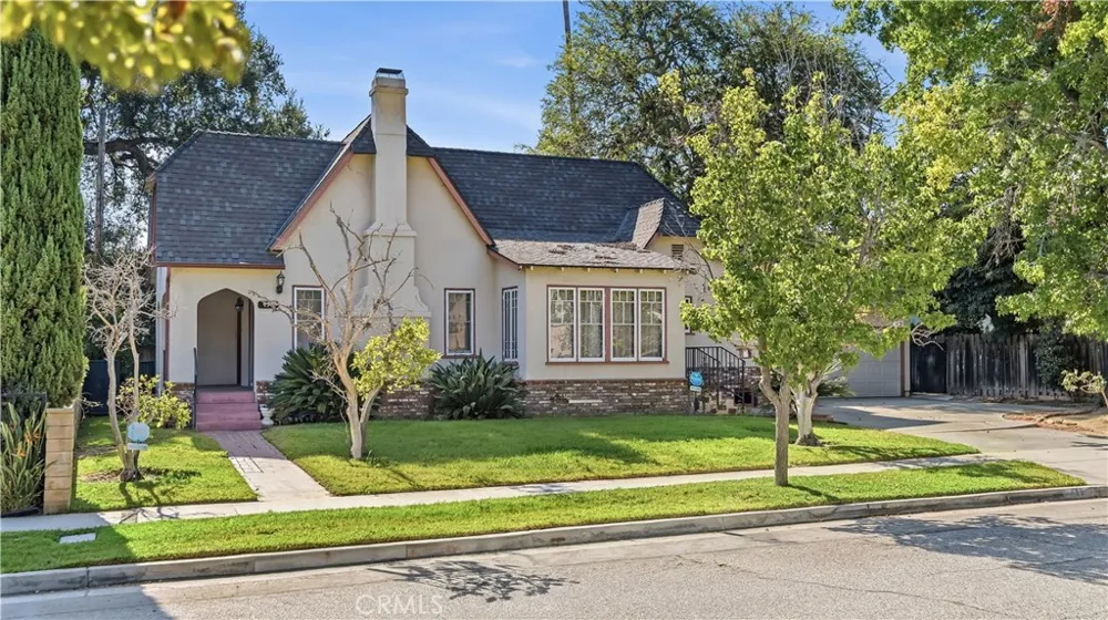 439 S Grand Oaks Ave Pasadena, CA 91107
