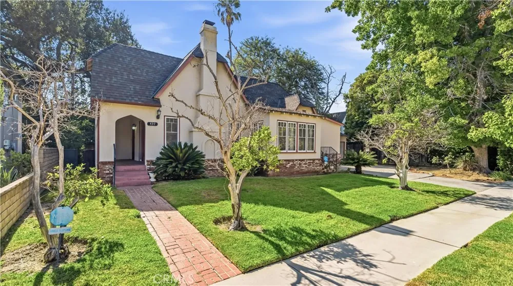 439 S Grand Oaks Ave Pasadena, CA 91107