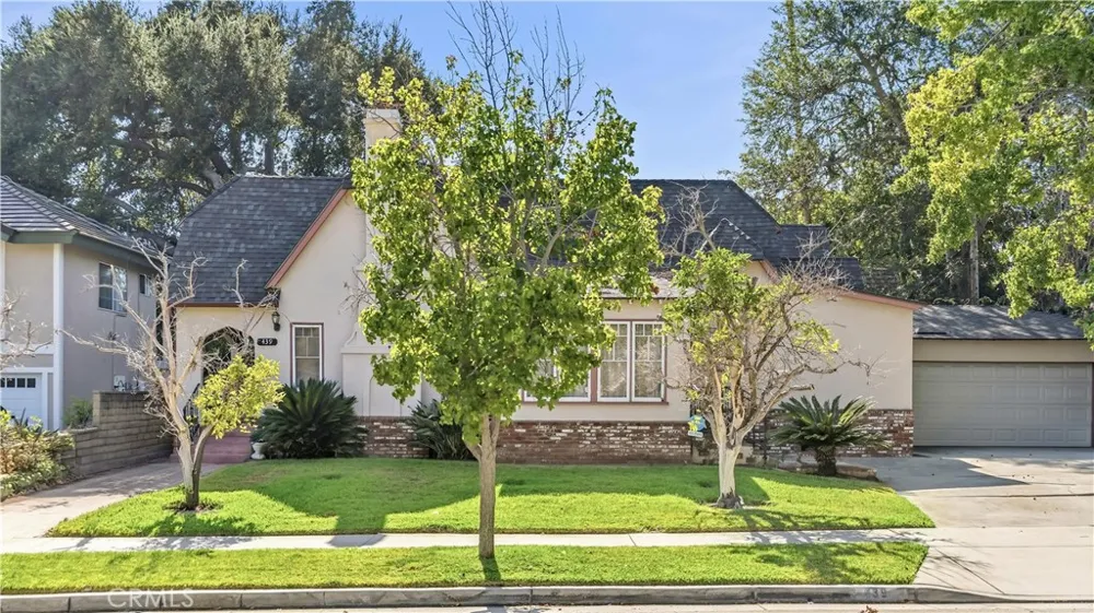 439 S Grand Oaks Ave Pasadena, CA 91107