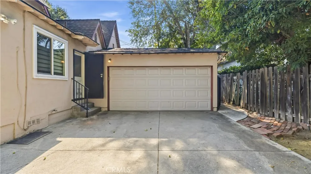 439 S Grand Oaks Ave Pasadena, CA 91107