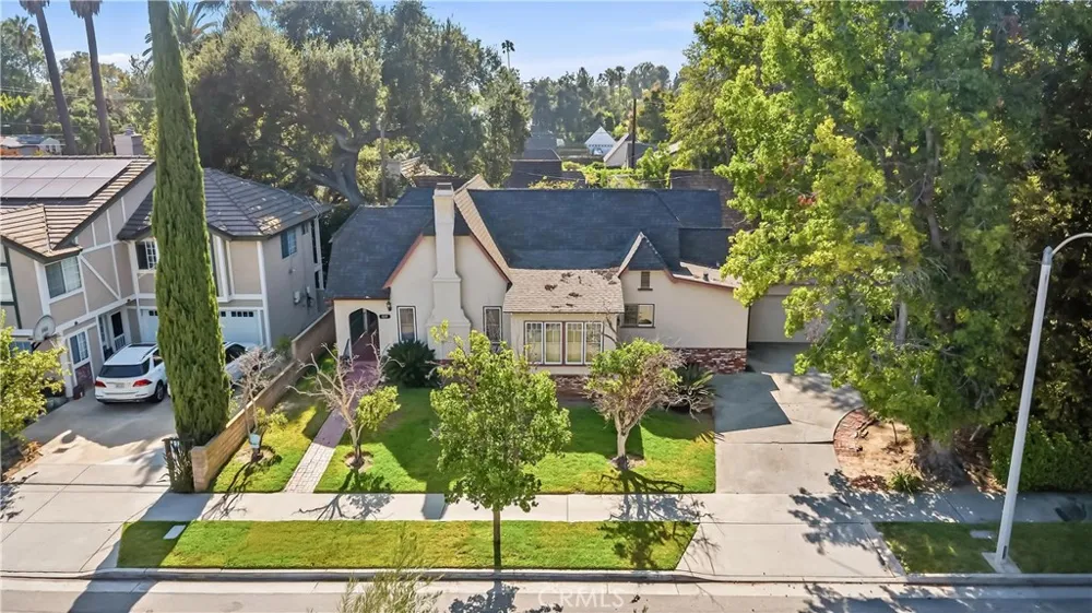 439 S Grand Oaks Ave Pasadena, CA 91107