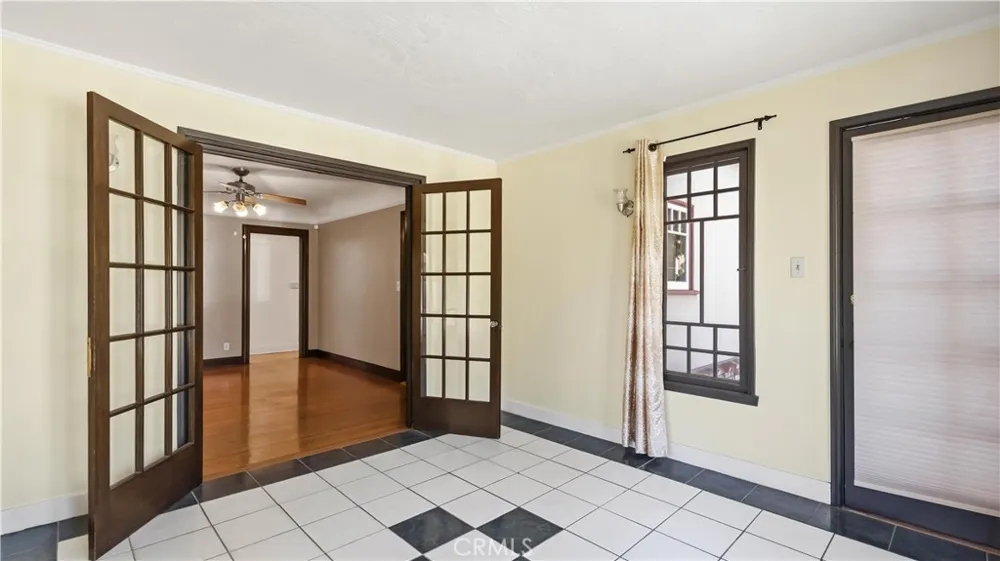 439 S Grand Oaks Ave Pasadena, CA 91107