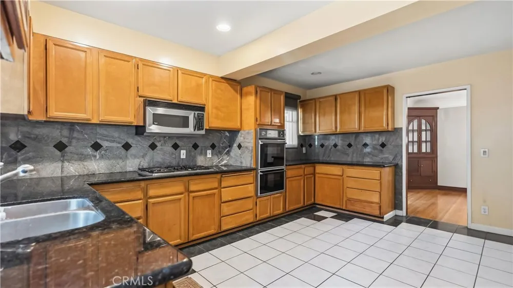 439 S Grand Oaks Ave Pasadena, CA 91107