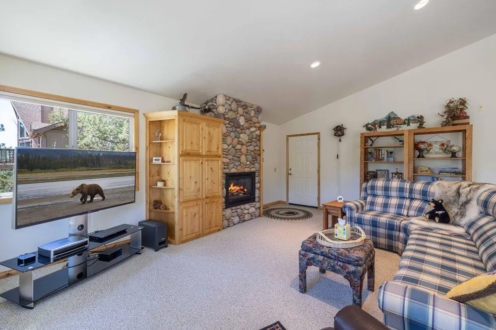 803 Plumas Court Big Bear, CA 92314
