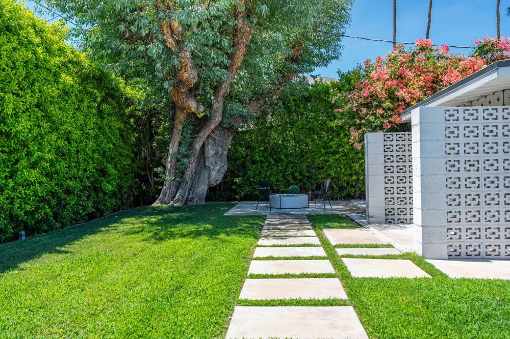 1529 S Riverside Drive Palm Springs, CA 92264