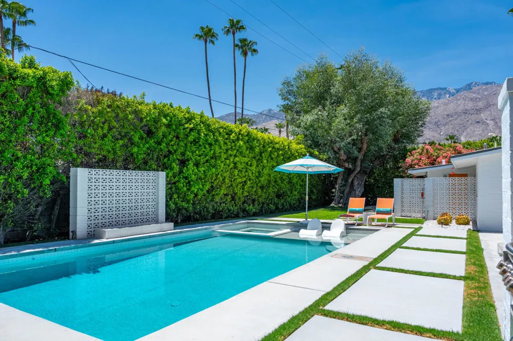 1529 S Riverside Drive Palm Springs, CA 92264