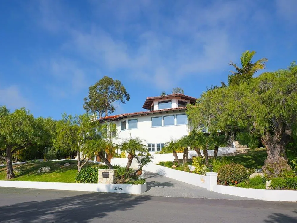 32524 Seacliff Drive Rancho Palos Verdes, CA 90275