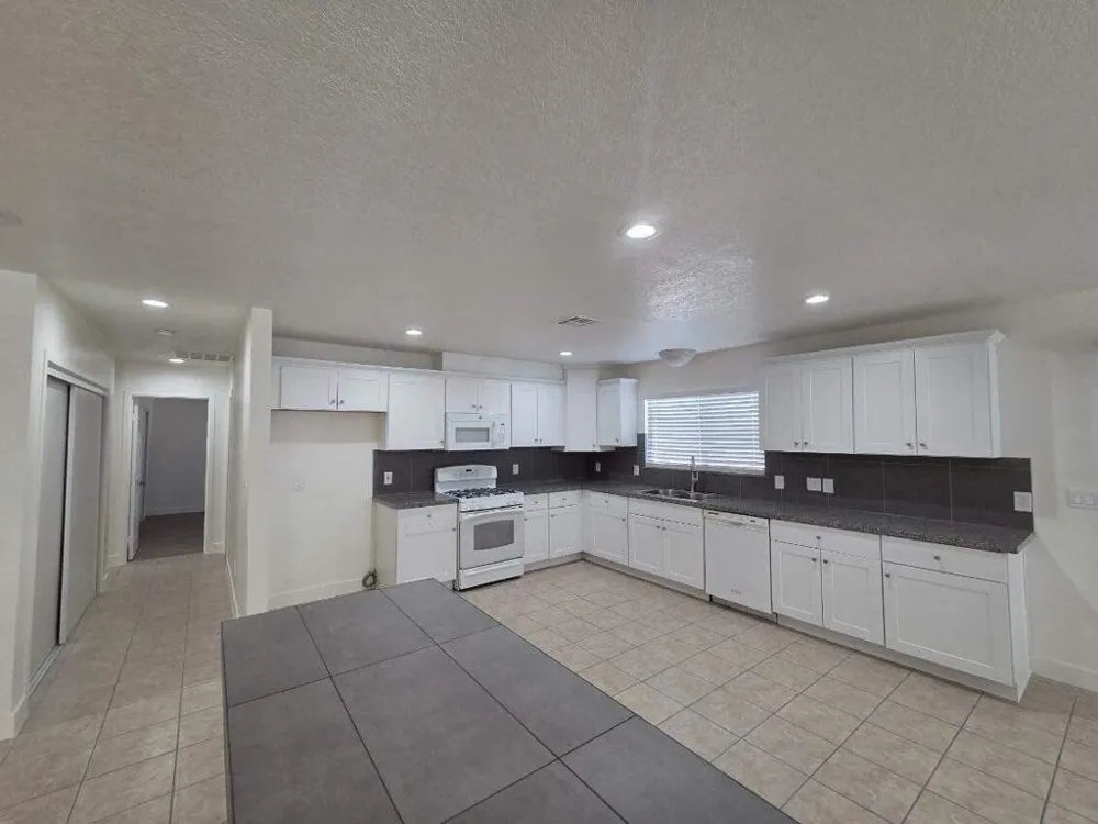 9425 Vista Del Valle Desert Hot Springs, CA 92240