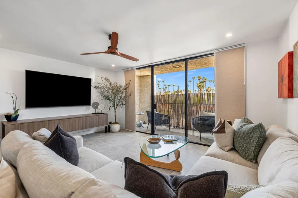 1400 E Palm Canyon Drive #214 Palm Springs, CA 92264