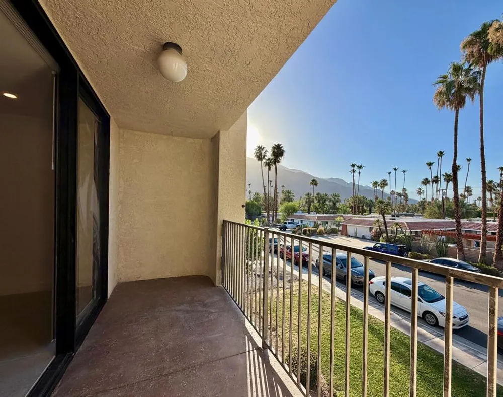 1400 E Palm Canyon Drive #214 Palm Springs, CA 92264