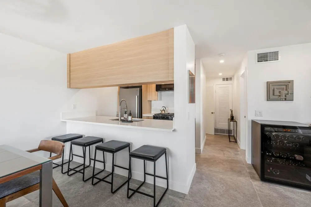 1400 E Palm Canyon Drive #214 Palm Springs, CA 92264
