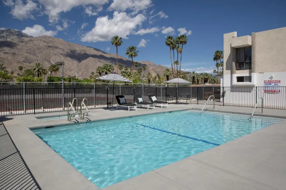 1400 E Palm Canyon Drive #214 Palm Springs, CA 92264