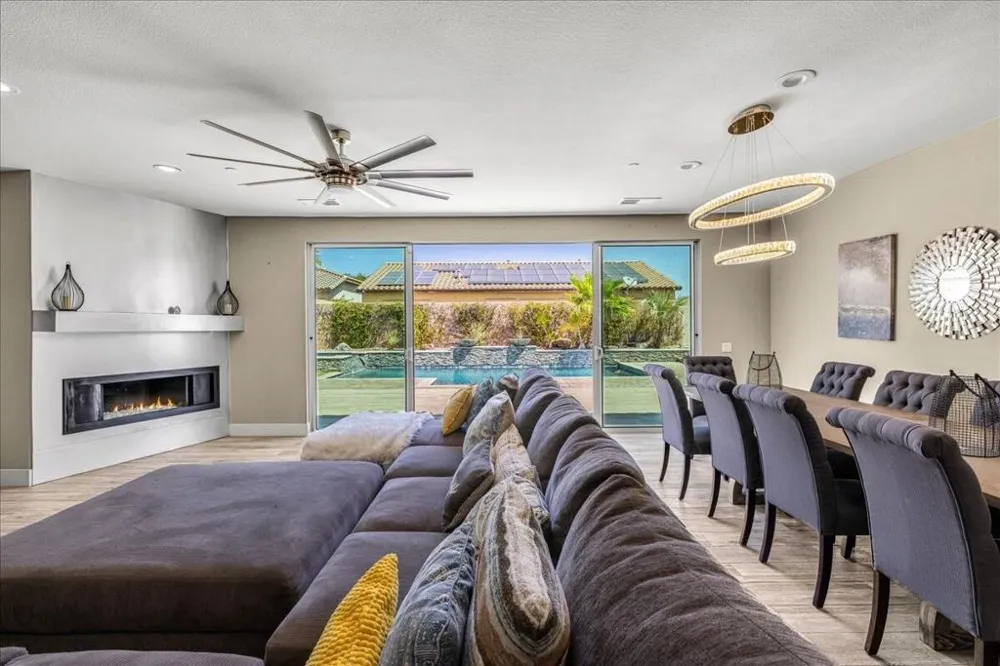 816 Mira Grande Palm Springs, CA 92262