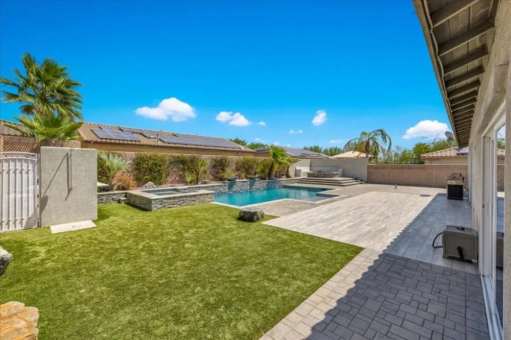 816 Mira Grande Palm Springs, CA 92262