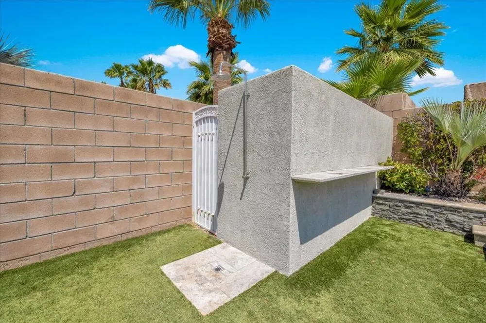 816 Mira Grande Palm Springs, CA 92262