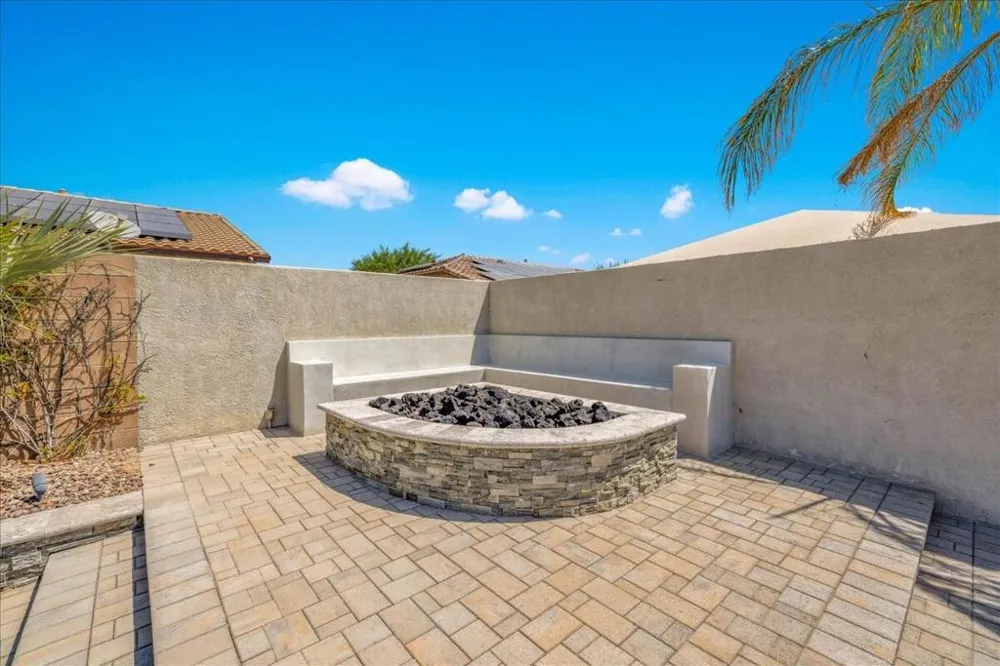 816 Mira Grande Palm Springs, CA 92262