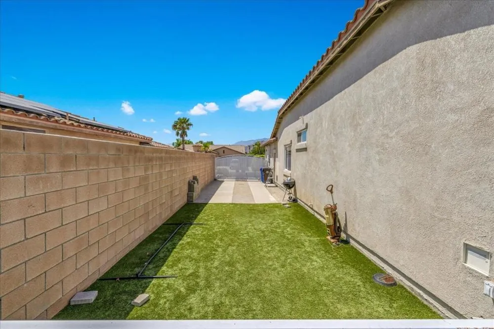 816 Mira Grande Palm Springs, CA 92262