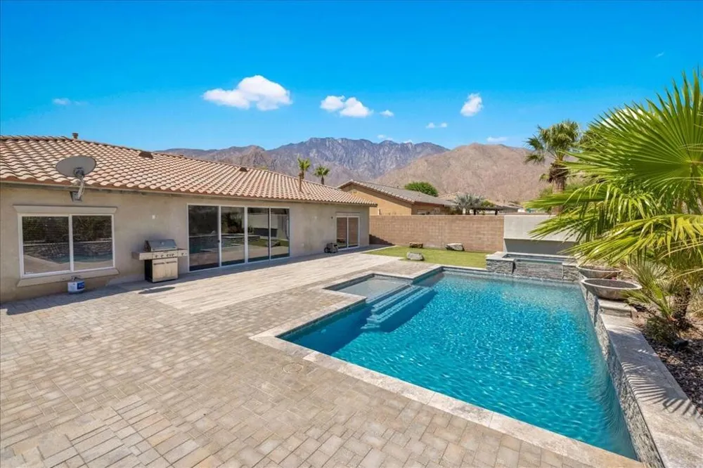 816 Mira Grande Palm Springs, CA 92262