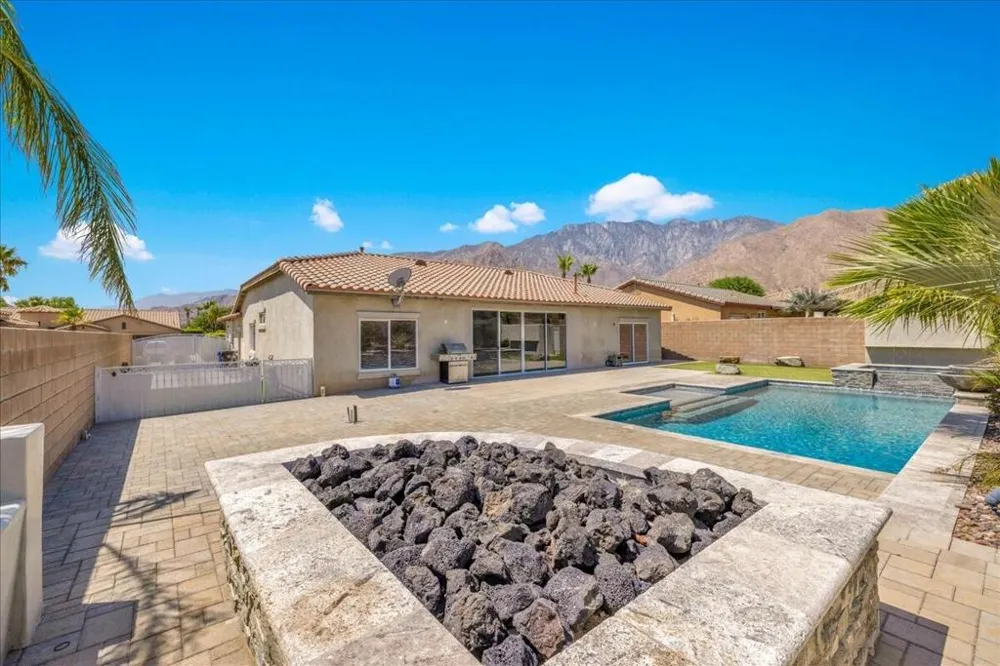 816 Mira Grande Palm Springs, CA 92262