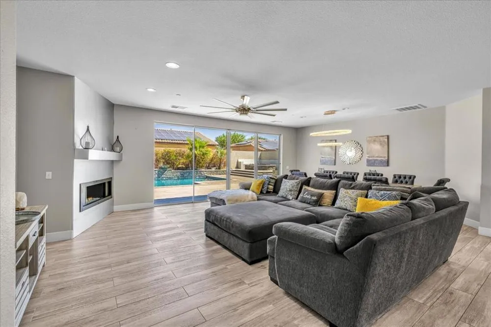 816 Mira Grande Palm Springs, CA 92262