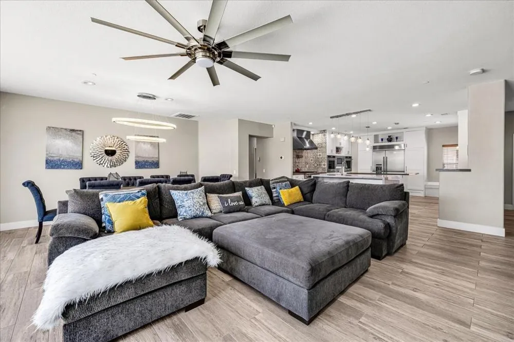 816 Mira Grande Palm Springs, CA 92262
