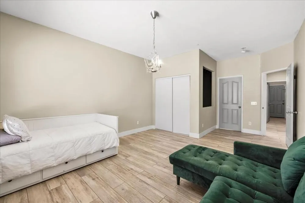 816 Mira Grande Palm Springs, CA 92262