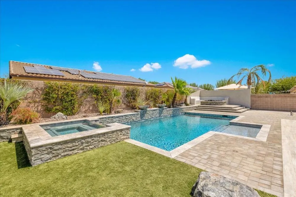 816 Mira Grande Palm Springs, CA 92262