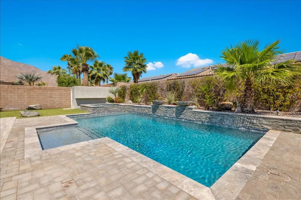 816 Mira Grande Palm Springs, CA 92262
