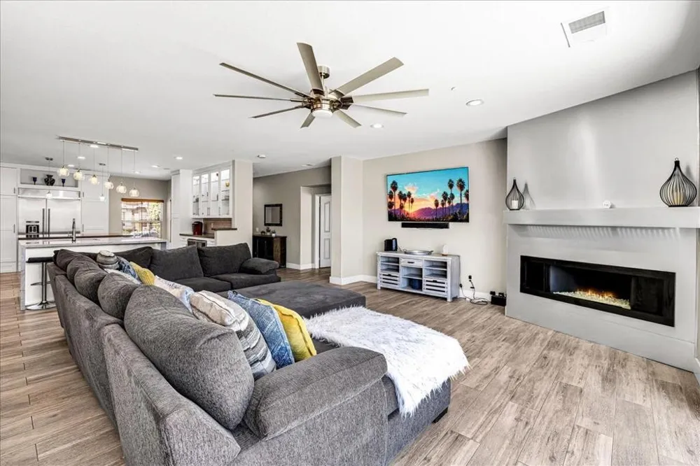 816 Mira Grande Palm Springs, CA 92262
