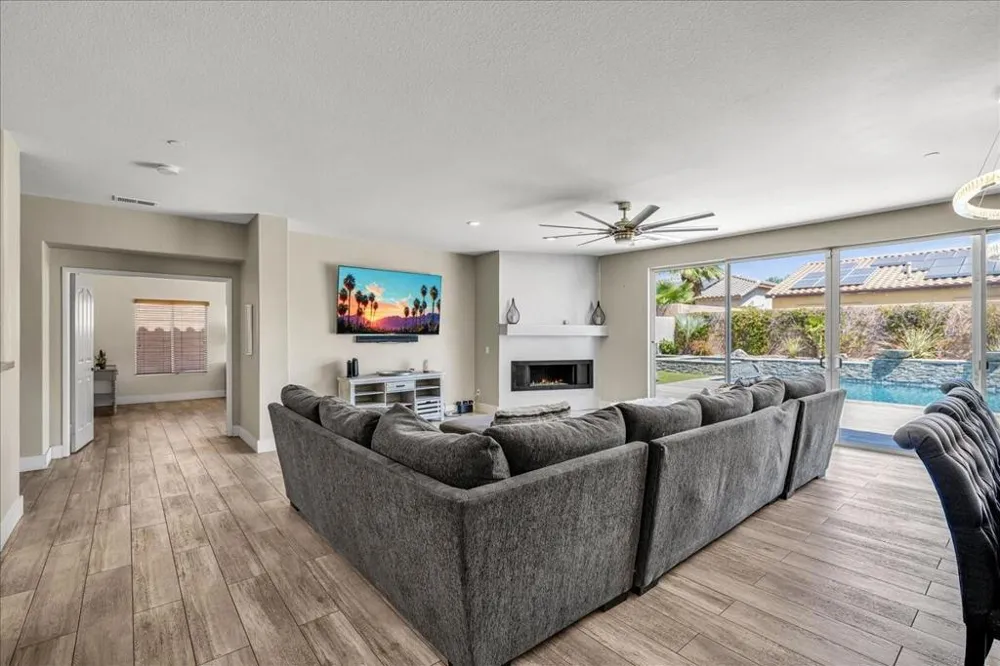 816 Mira Grande Palm Springs, CA 92262