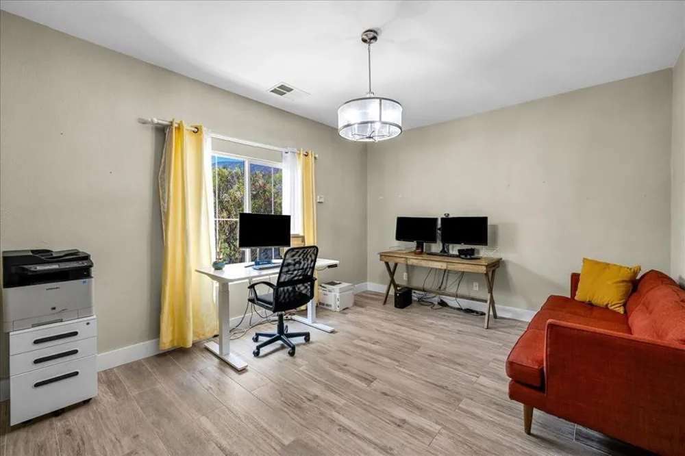 816 Mira Grande Palm Springs, CA 92262
