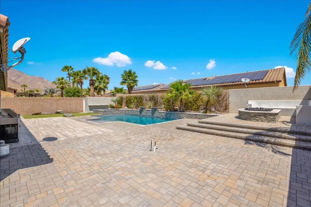 816 Mira Grande Palm Springs, CA 92262