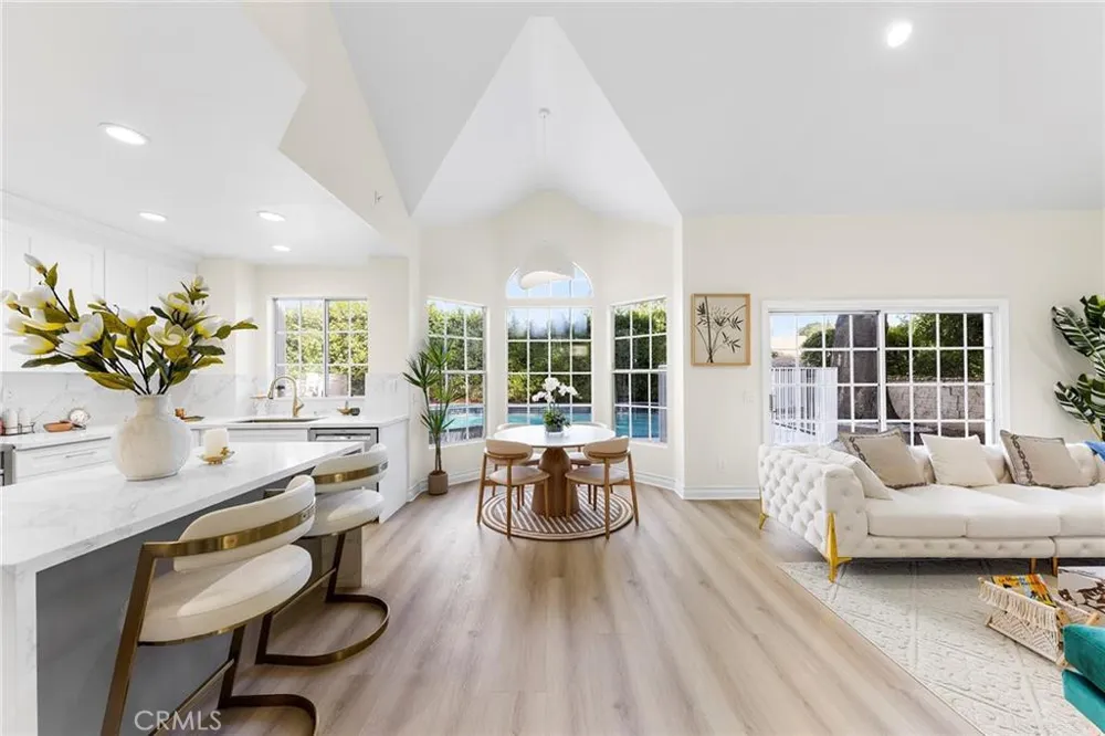 136 Garfield Place Monrovia, CA 91016