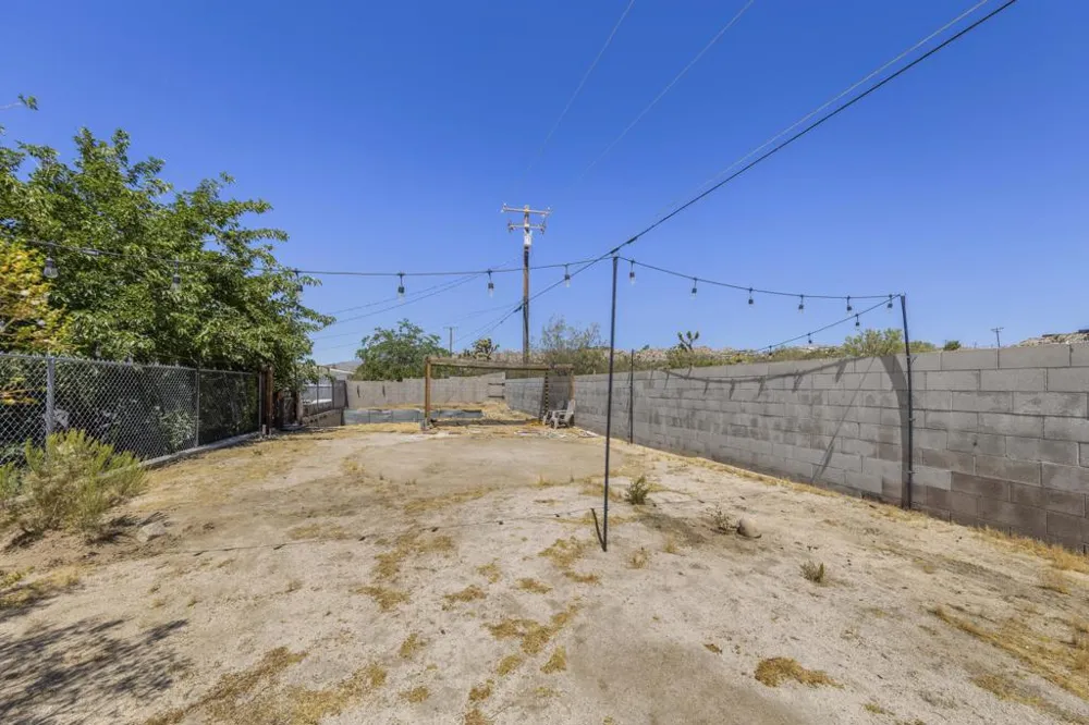 57530 Warren Way Yucca Valley, CA 92284