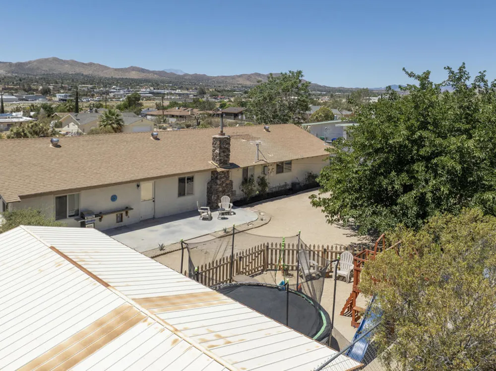 57530 Warren Way Yucca Valley, CA 92284