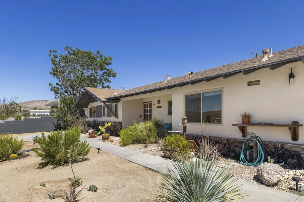 57530 Warren Way Yucca Valley, CA 92284